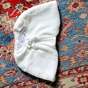 NWT foux fur white shrug